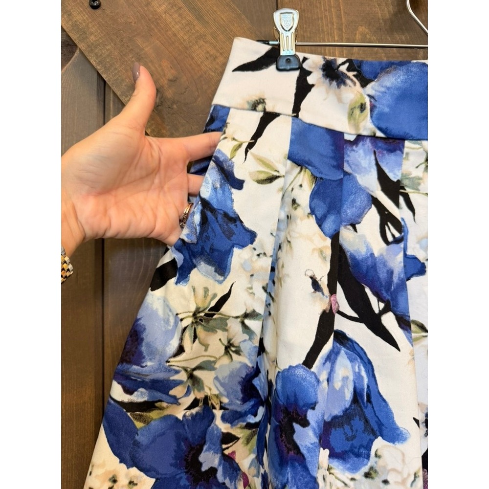 White House Black Market Floral Skirt Womens 2 Blue White Excellent Pleated Mini - Picture 3 of 7